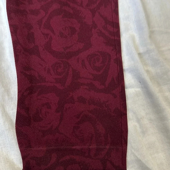 Spanx Cropped Seamless Leggings Women's Size XLarge Garnet Red Rose Shapewear - Picture 2 of 5